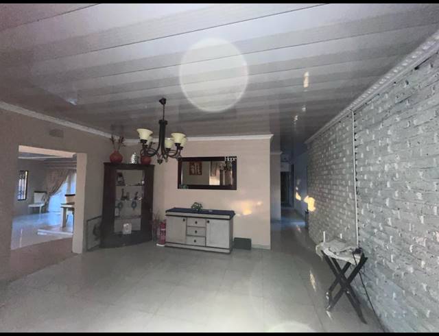 5 BEDROOM FREEHOLD FOR SALE IN CULEMBORG PARK